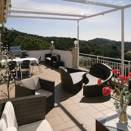 Vakantiehuis Lavish Holiday In With Swimming Pool Lloret de Mar